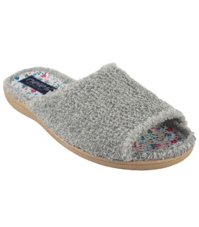 Frau NELES 6142f grau geht nach Hause