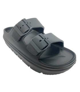 Nicoboco-Strand, sitzende schwarze Dame