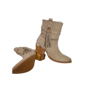 Botas de cano curto femininas XTI 144461 na cor taupe