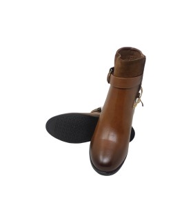 Botas de cano curto femininas AMARPIES 29521, em couro.