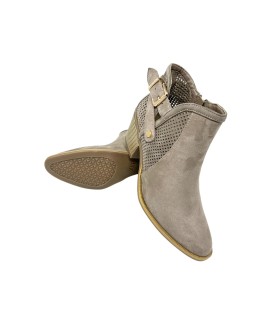 Botas de cano curto femininas XTI 145265 na cor taupe
