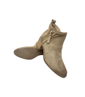 Botas de cano curto femininas XTI 145035 na cor taupe